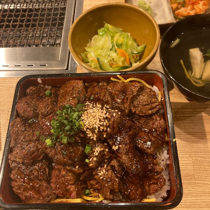 牛サガリ重(焼肉 アカタン)