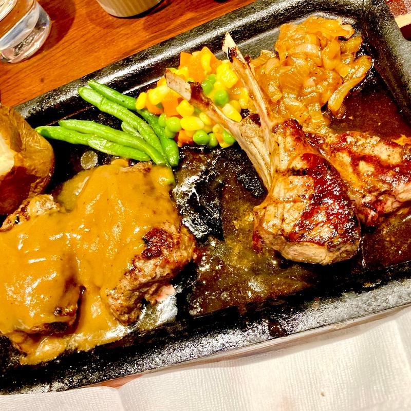 オリジナルハンバーグとラムチョップ(ハングリータイガー 横浜モアーズ店)