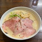 鶏豚骨ラーメン （醤油味）(麺飯食堂 三羽鴉)