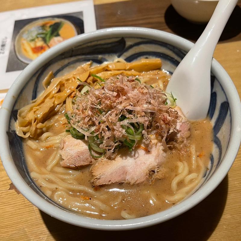 濃厚魚介豚骨ラーメン(潮の風吹くラーメンハナヤマＺ)