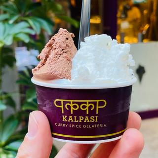 ジェラートW 焦がしマスタードシードココナッツ&花椒ショコラーデ(Curry Spice Gelateria KALPASI （カリースパイスジェラテリアカルパシ）)