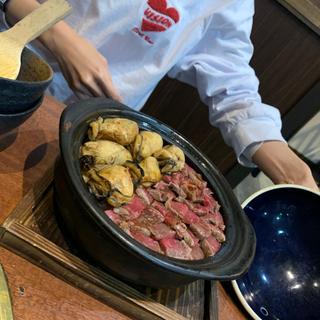 土鍋ご飯(牡蠣&肉)(和牛と土鍋ご飯 炭火焼肉こたろう 黒川本店)