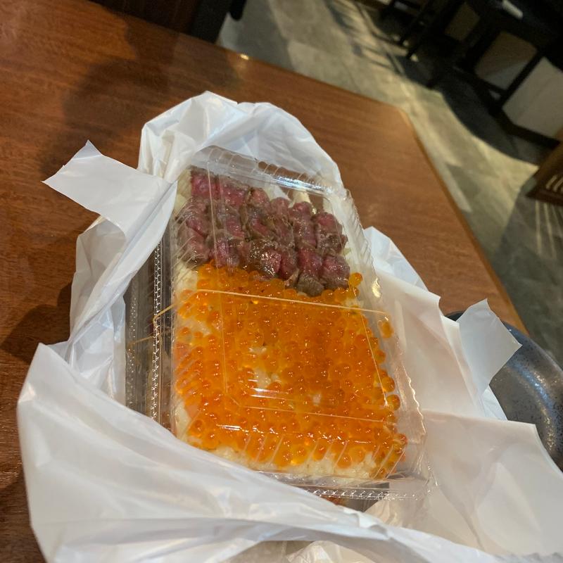 土鍋ご飯(いくら&肉)(和牛と土鍋ご飯 炭火焼肉こたろう 黒川本店)