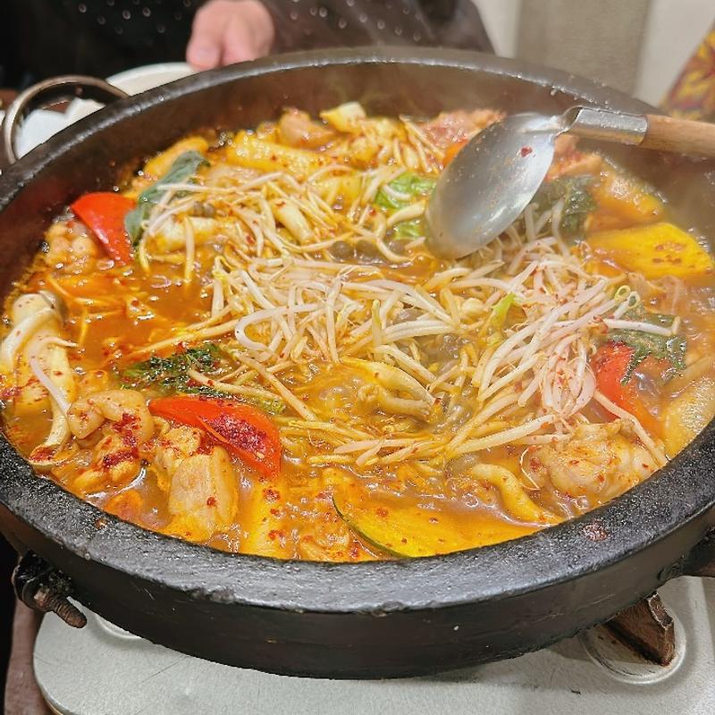 川田流地鶏鍋(川田流　新大阪)