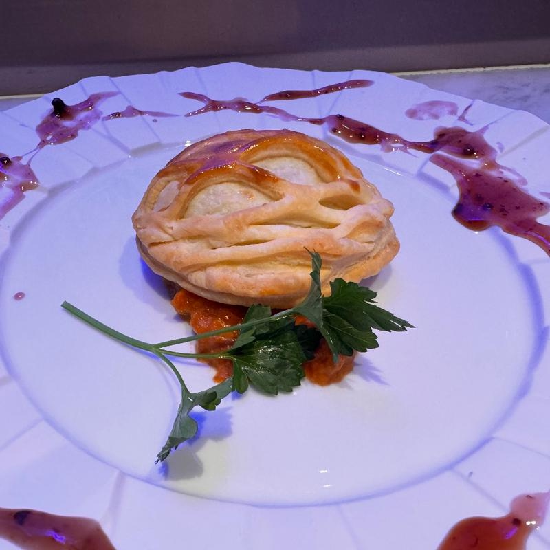 蝦夷あわびとほうれん草のパイ焼き(上野 アクアリウムレストラン Nautilus-ノーチラス-)