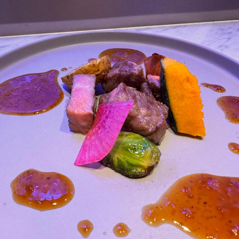 宮崎県産 黒毛和牛の低温調理ステーキ(上野 アクアリウムレストラン Nautilus-ノーチラス-)