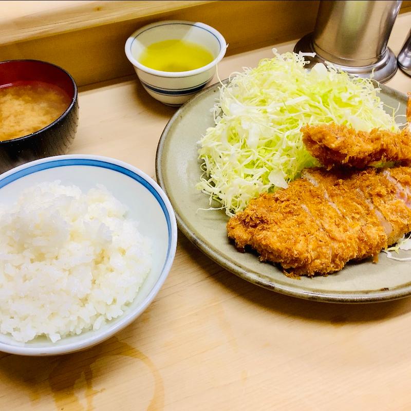 とんかつ定食にエビフライトッピング(とんかつ いもや)