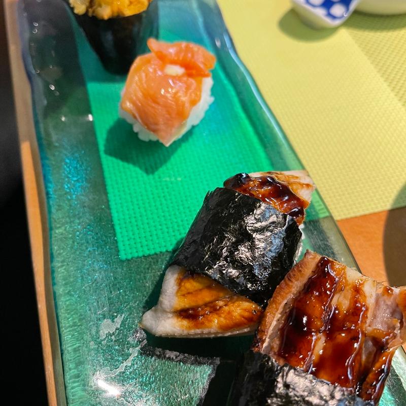 蒸しアナゴ＋焼きアナゴ＋ウニ＋赤貝(松葉寿司 )