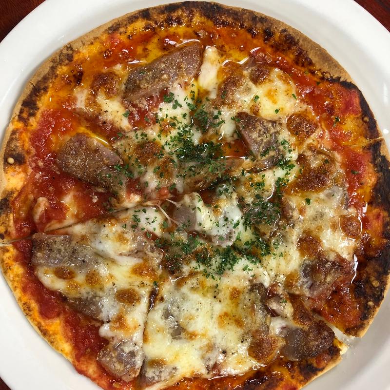 腸詰ピザ(大衆割烹 藤八 （たいしゅうかっぽうとうはち）)