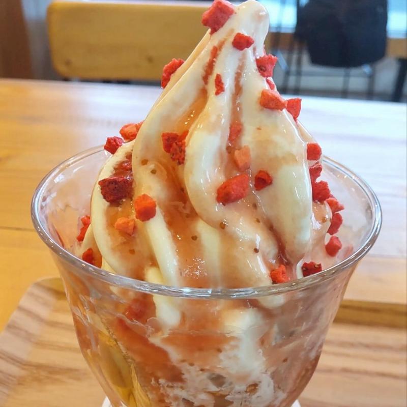 イチゴサンデー(mito cafe / ミトカフェ 三崎口駅前)