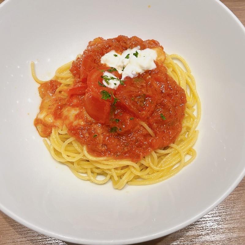 フレッシュトマトと モッツァレラチーズの トマトソーススパゲティ (ストラッチャテッラのせ)(ポムの樹cafe イオンモール京都桂川店 （ポムノキカフェ）)