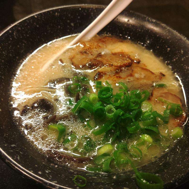 豚骨ラーメン(居酒屋 三満)