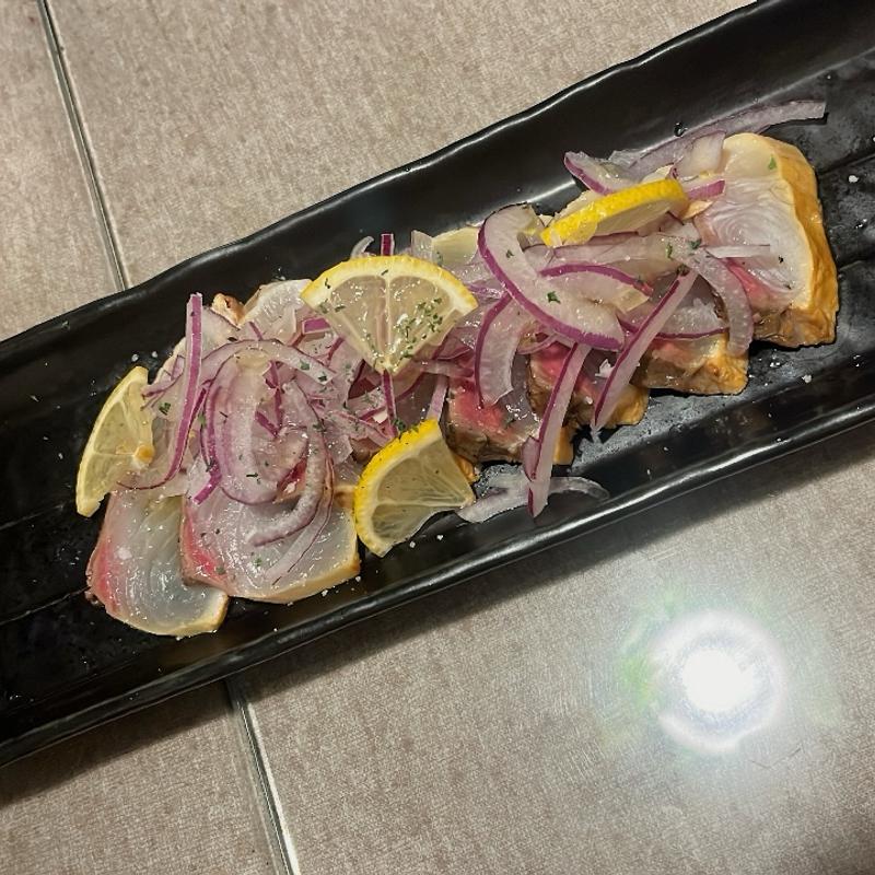 カンパチのスモーク装リカルパッチョ(ALI-OLI 亀岡)