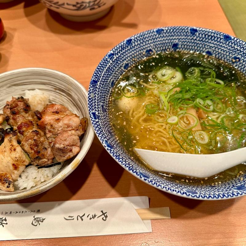 焼鳥丼とラーメンセット（ランチ）(鳥政)
