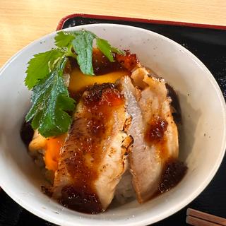 炙り肉たまご飯(だし廊-SaKaNa-)