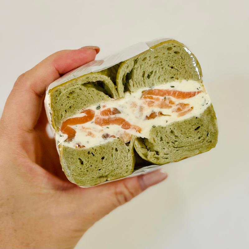 スモークサーモンソイクリーム(あおやぎベーグル)