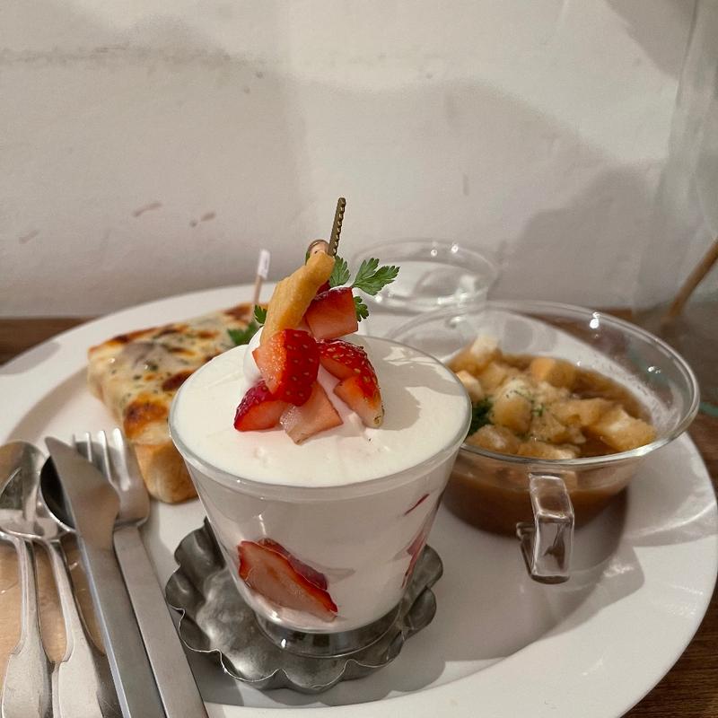 3種のきのことグラタントースト&オニオングラタンスープ&グラスのクリスマスショートケーキ&チョコチョコミルク(Hot)(anzu to momo)