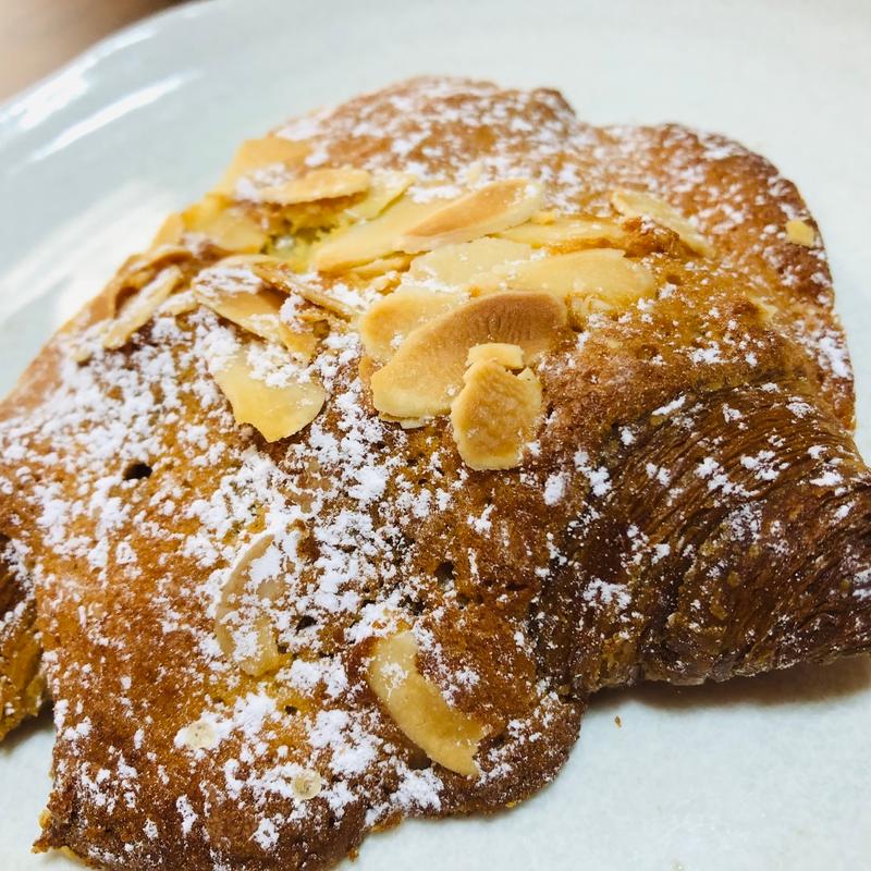 クロワッサンダマンド(bakeryhacos ベーカリーハコス 伊敷ニュータウン店)