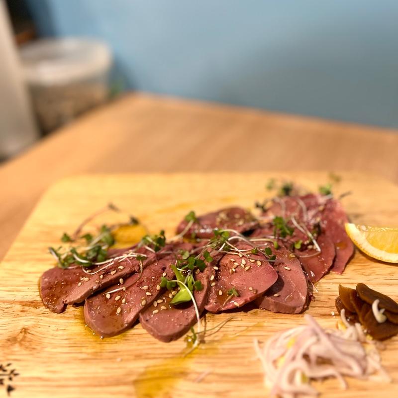 牛レバ刺し(低温調理)(地球屋)