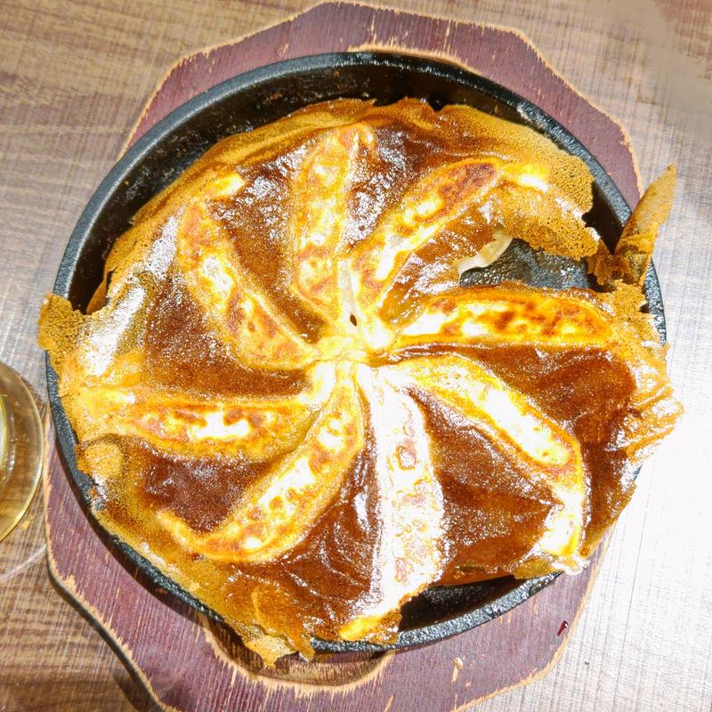 鉄鍋餃子(格安ビールと鉄鍋餃子 3・6・5酒場関内店)