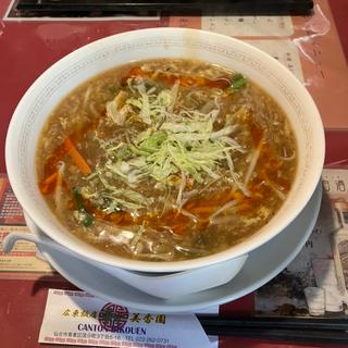 酸辣湯麺(広東飯店　美香園 （びこうえん）)
