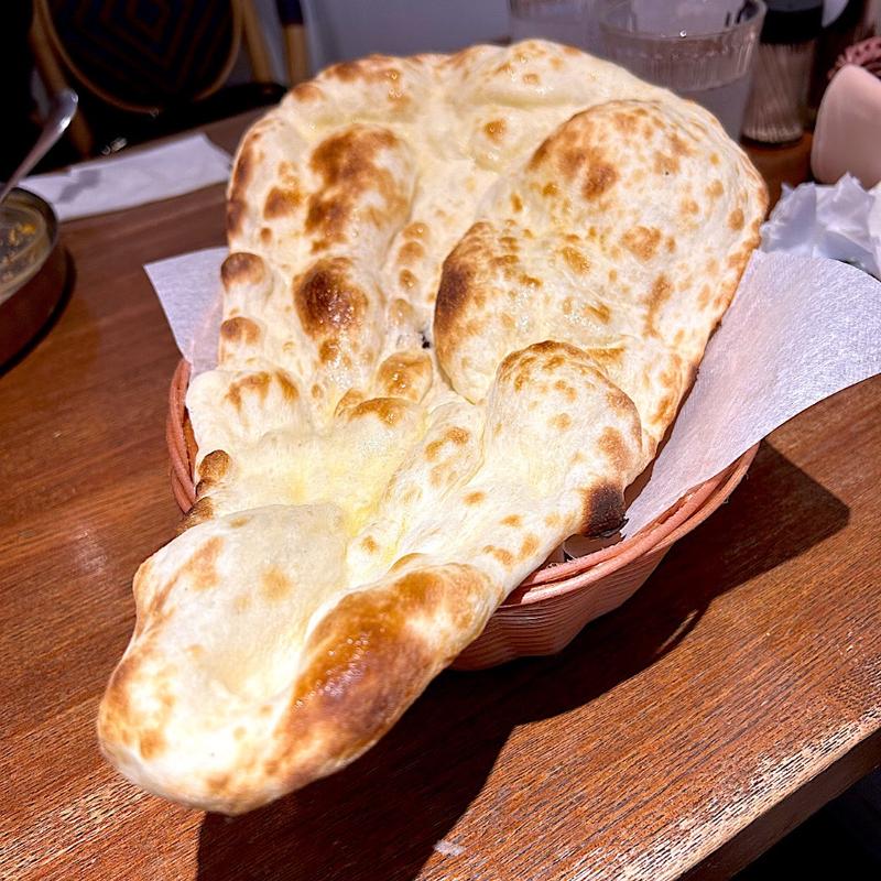 お替わりナン(ナマステ レストラン&バー)