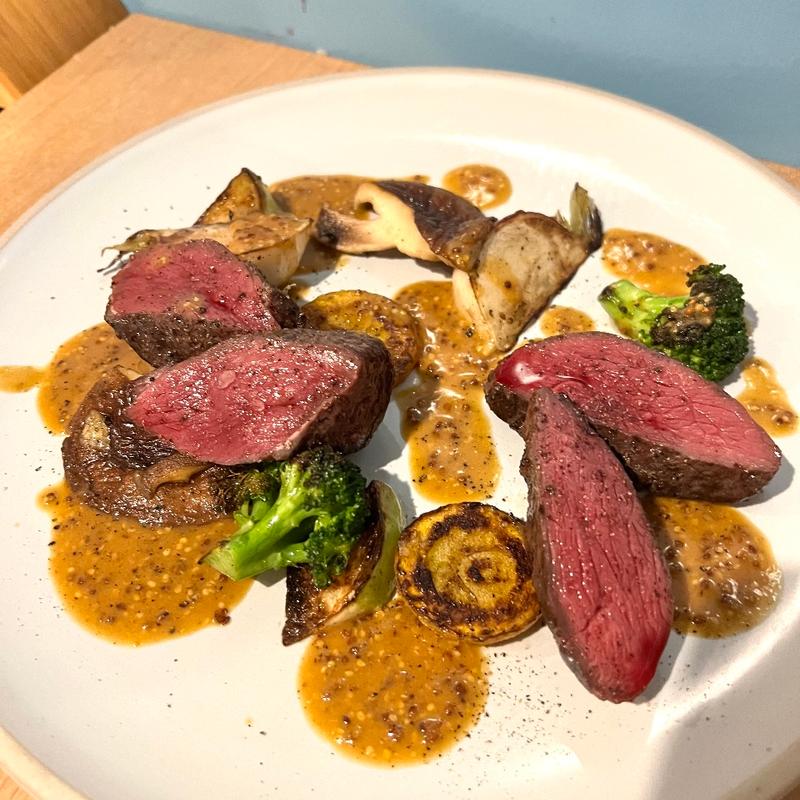 蝦夷鹿肩ロースの炭火焼き(地球屋)