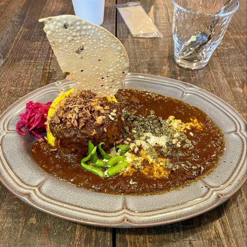 赤ワイン煮込みのスパイスカレー(ROMANECO)