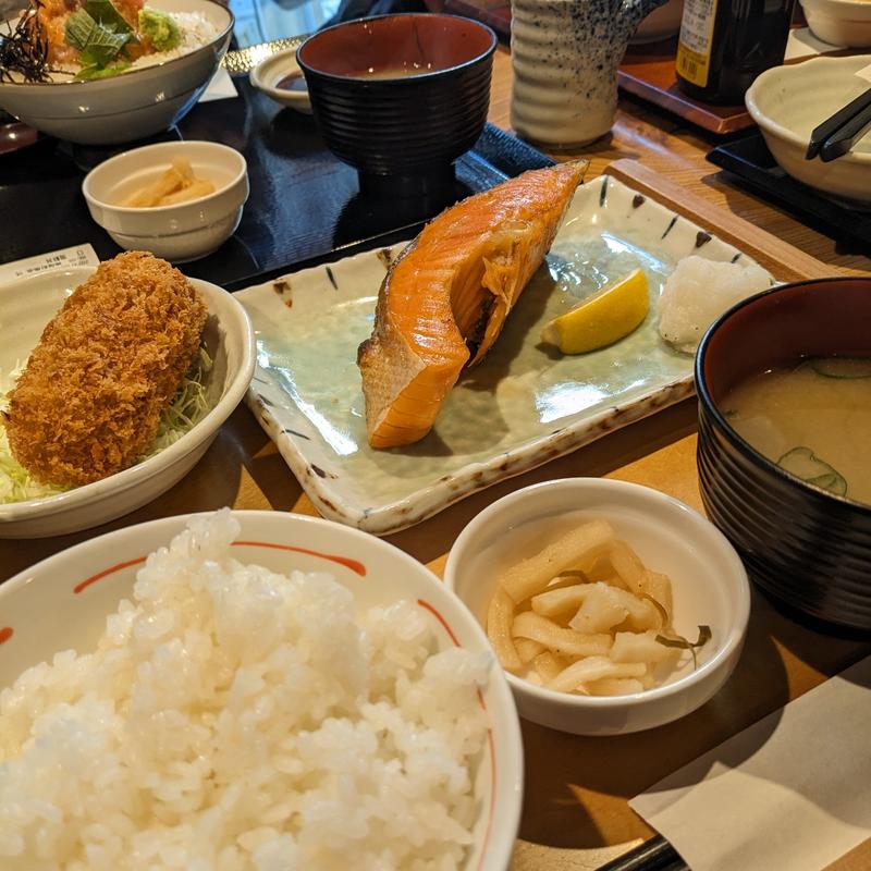 銀鮭厚焼き定食(都民酒場魚金 神保町店)