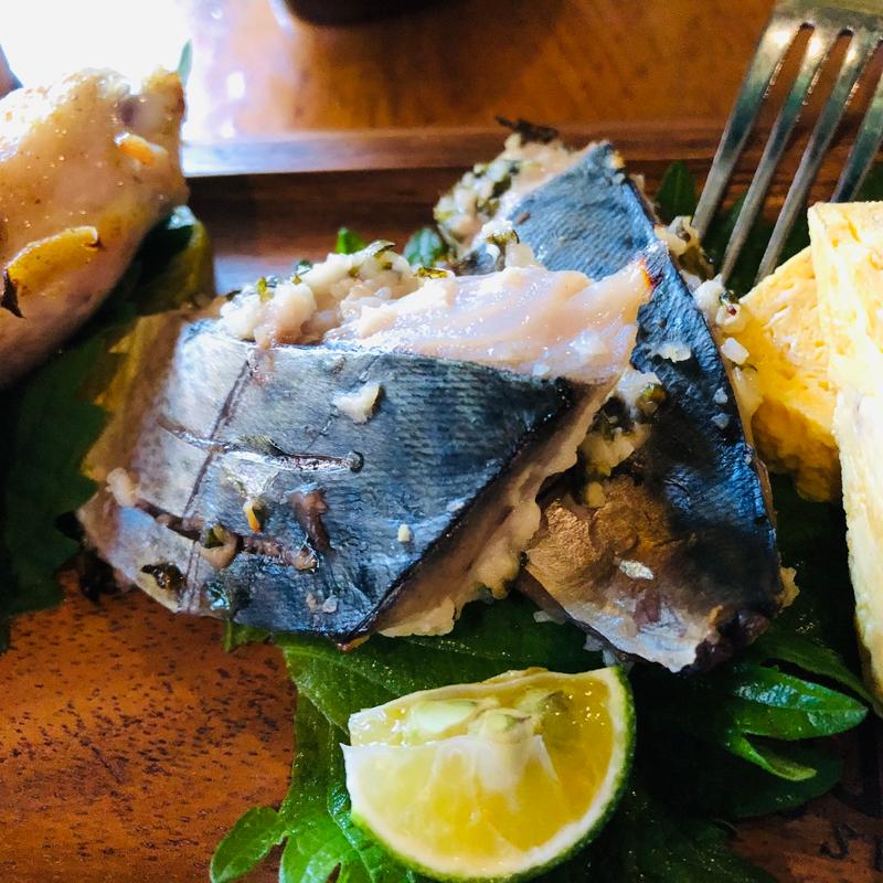 鯖の穂紫蘇塩麹焼き_本日のランチプレート(薬膳料理 和幸)