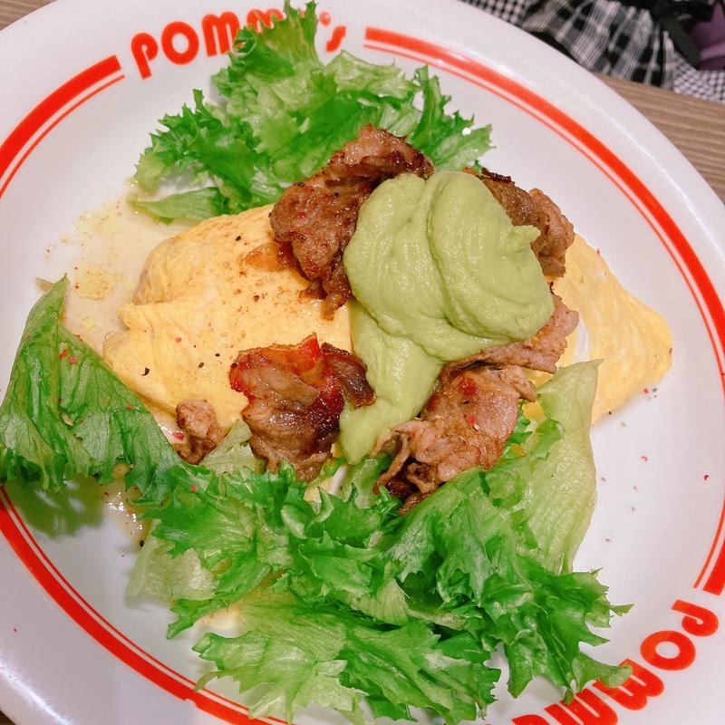 牛バラとアボカドのオムレツ(ポムの樹 町田モディ店)