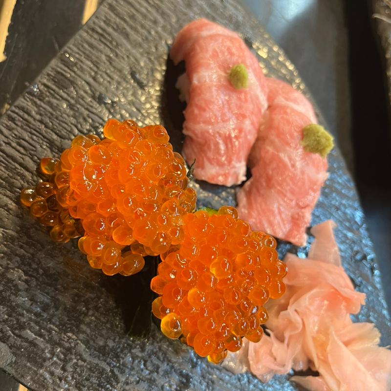 とろ　イクラにぎり(賞味)