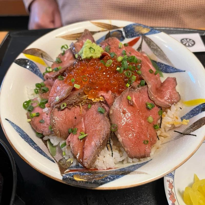 ニクラ丼(和の食事処 さどや)