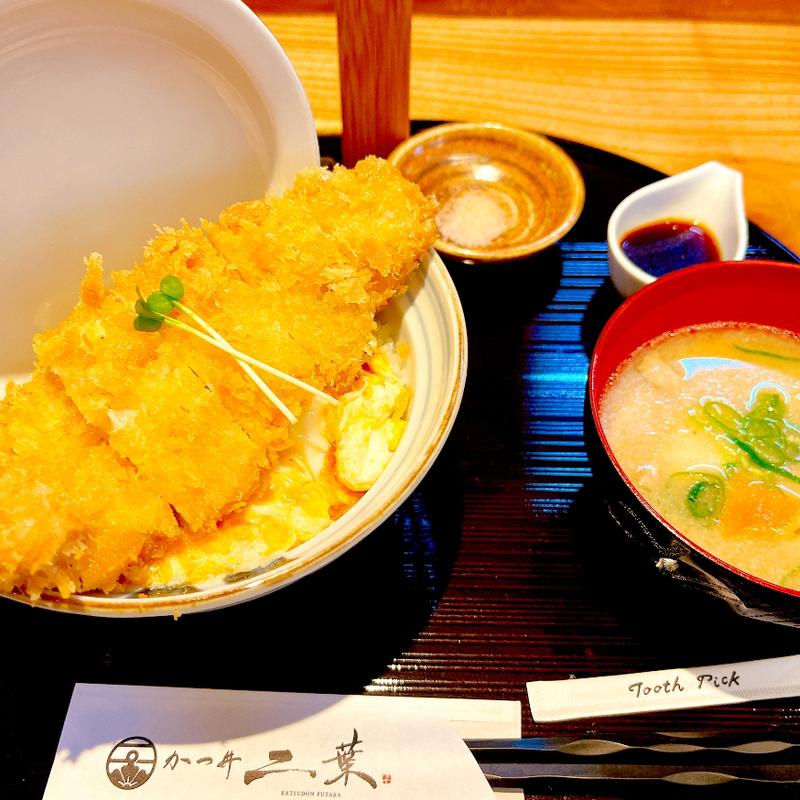 とじないロースかつ丼(かつ丼 二葉)