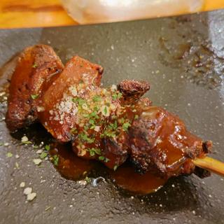 豚たん(たんシチュー風デミソース)(串焼き。ビストロガブリ 野毛一番街店)