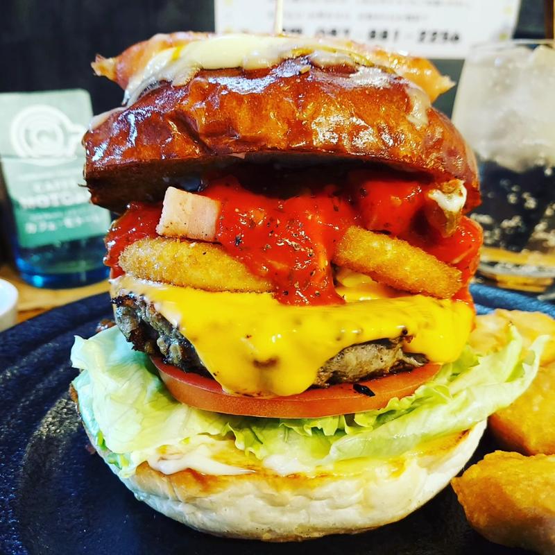 ピリ辛サルサのチーズドッグバーガー(MUG'S CAFE)