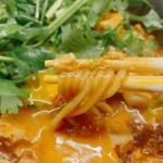 汁無し麻婆麺（パクチー、生卵黄トッピング）(神鳴りて鸞は舞う)