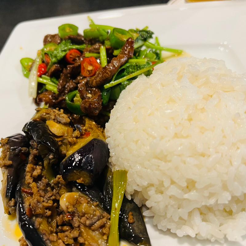 牛肉とパクチー炒め(Bar Walk This Way)