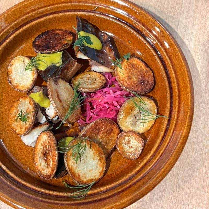 鯖の燻製とポテトチップ(地球屋)