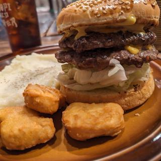 サラジェシカバーガー(ダブルパティダブルチーズバーガー)(W.P. GOLD BURGER)