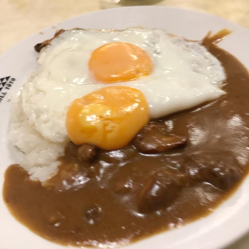 カレーライスに目玉焼追加(東都グリル)