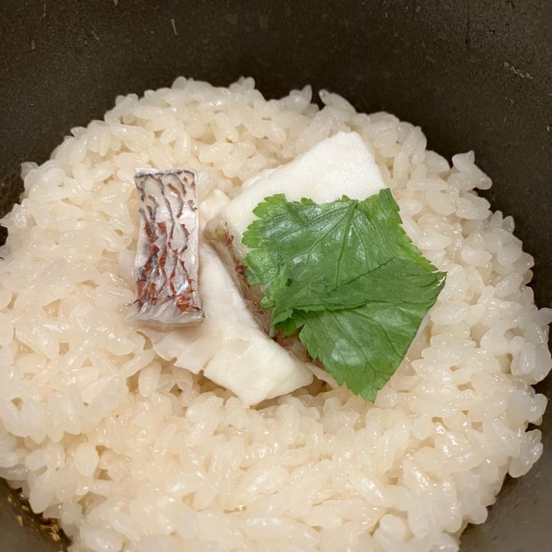 鯛釜飯(米久 イオンモール札幌平岡店 （よねきゅう）)