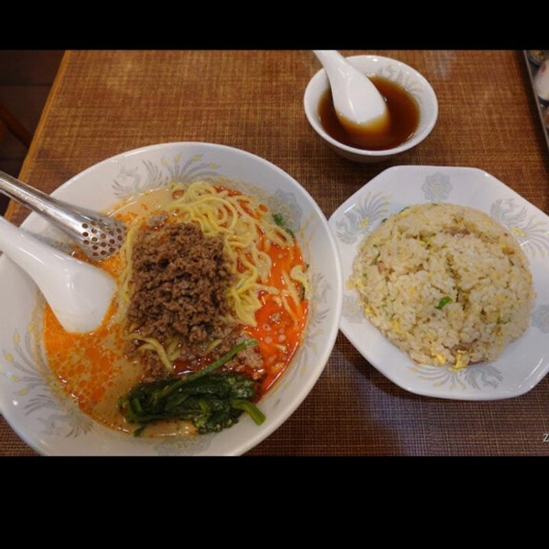 坦々麺、半チャーハン(珍來総本店直営 梅島店)