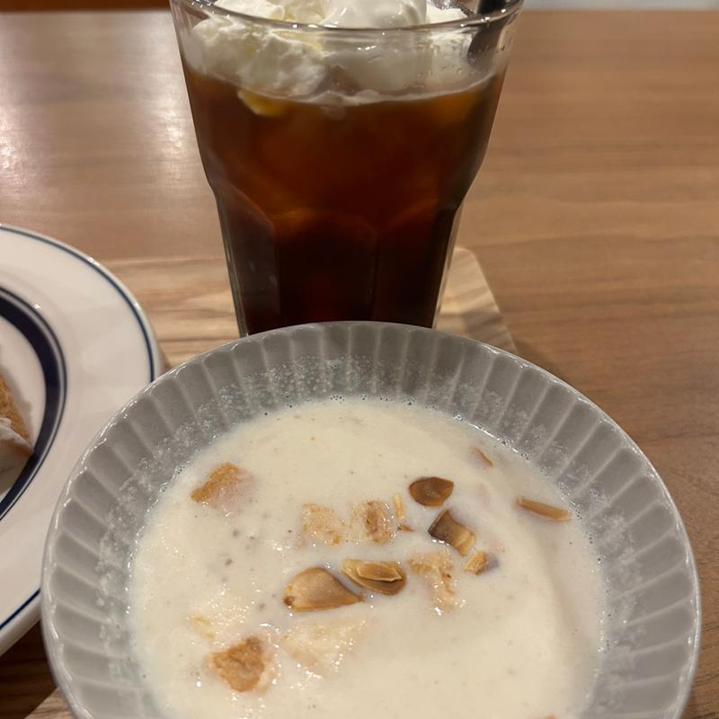 カリフラワーのアーモンドミルクスープ(THE SANDWICH BELL)