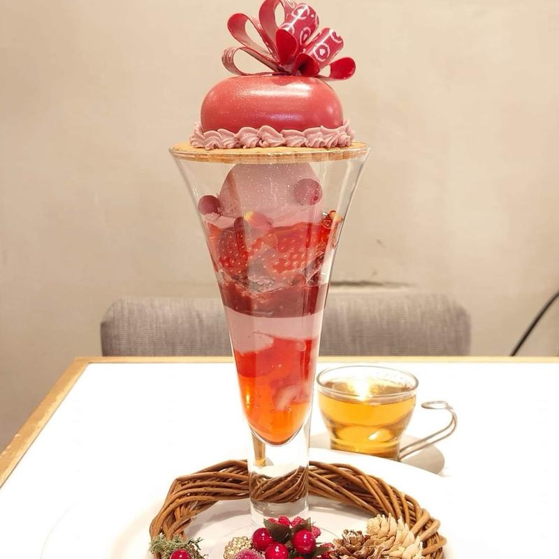 苺とローズのレッドクリスマス(サロン ベイク アンド ティー NEWoMan新宿)