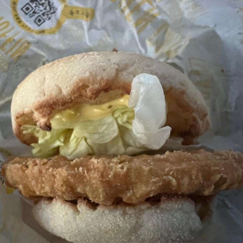 チキンクリスプマフィン　アイスコーヒーM(マクドナルド 保木間店)