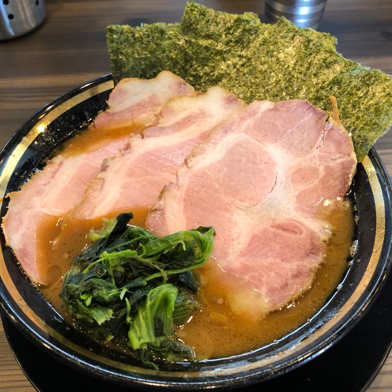 チャーシューメン(王道家直系 家系ラーメン がく)