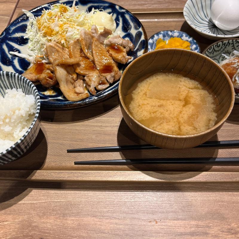 国産豚ロースのしょうが焼き定食(ニューワクラ)