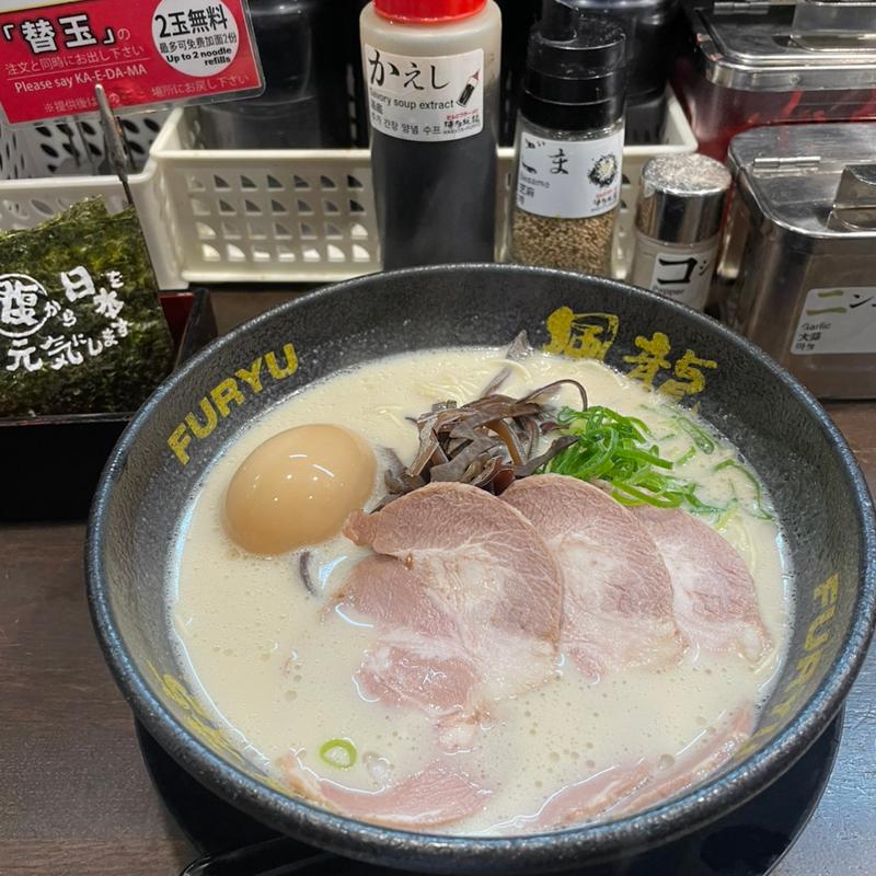 とんこつラーメン(とんこつラーメン 博多風龍 上野店)