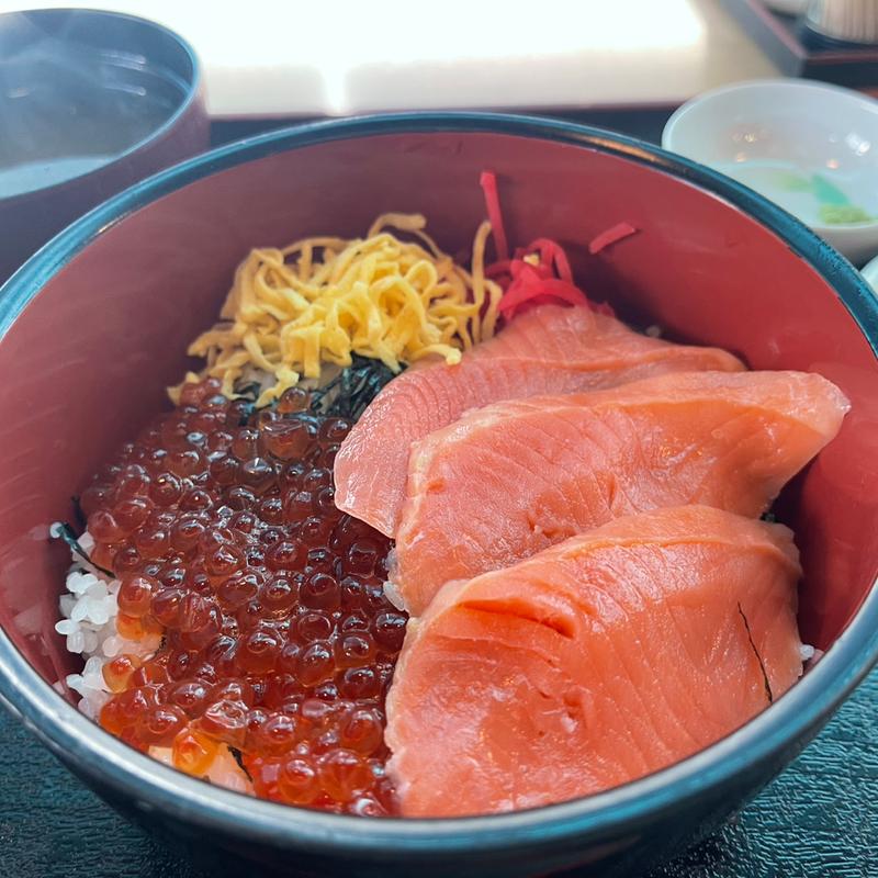 いくらサーモン丼(道の駅舞鶴港とれとれセンター )